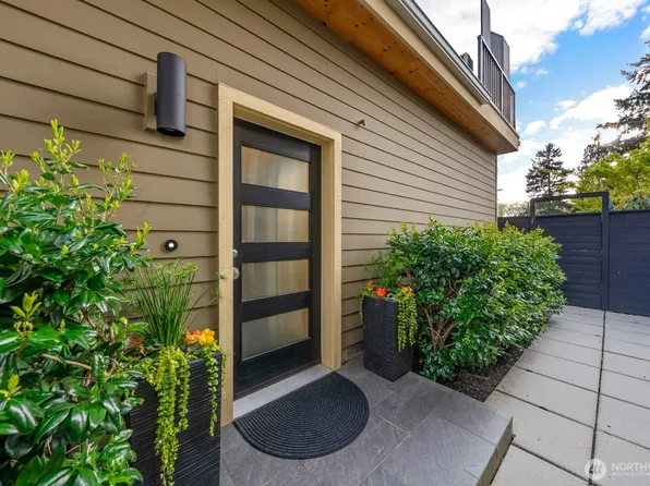 12011 9th Avenue NW #2, Seattle, WA 98177
