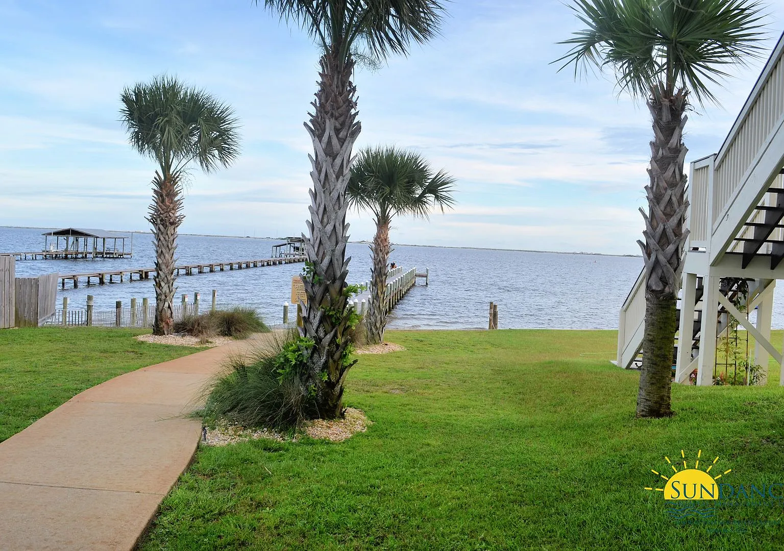 Charming 4 Bedroom Home in Navarre! — Photo 2