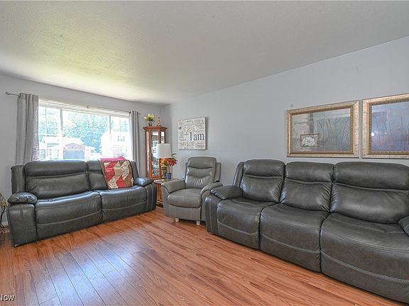 3rd image of 2552 Augustine Dr