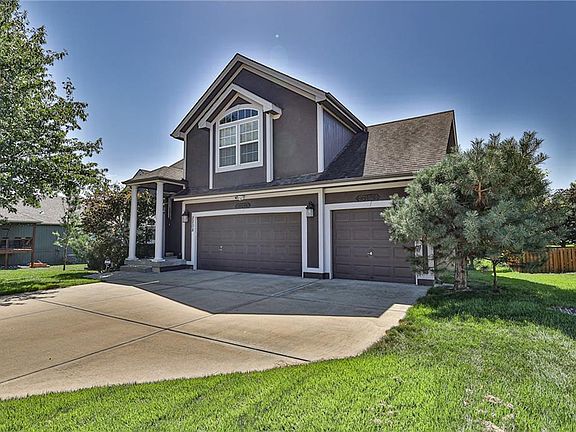 3rd image of 2208 NE Wyndham Dr