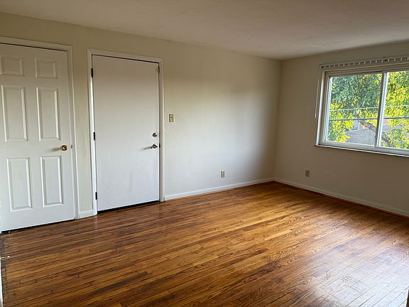 2nd image of 1590 Crest Hill Ave APT 4