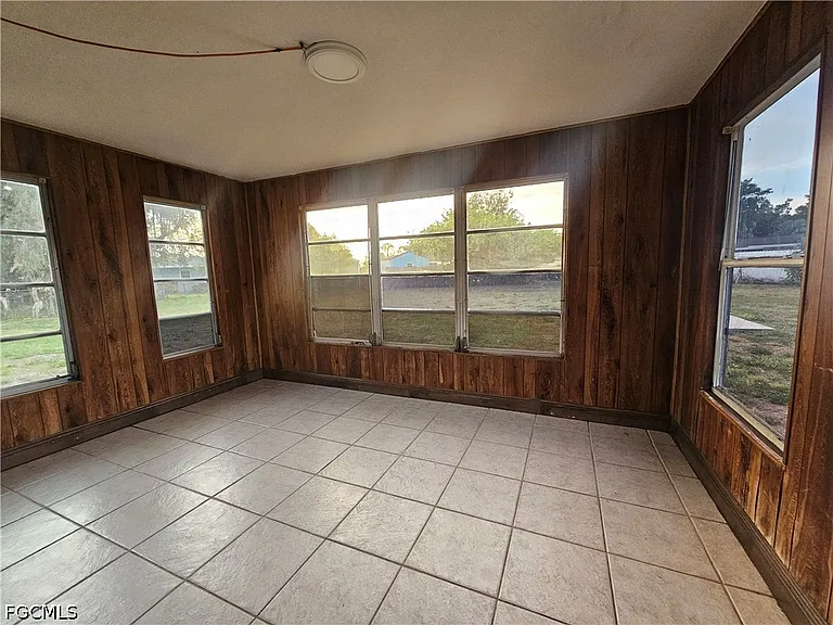423 Morgan Cir S — Photo 12