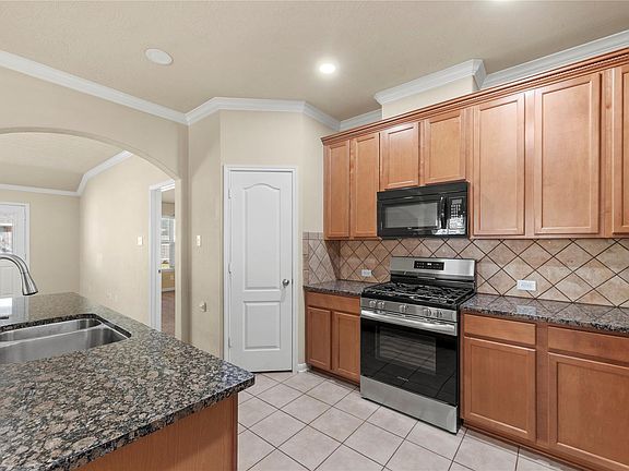 4th image of 3311 Sabine Spring Ln