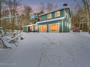 12 Hickory Rd, Lake Harmony, PA 18624