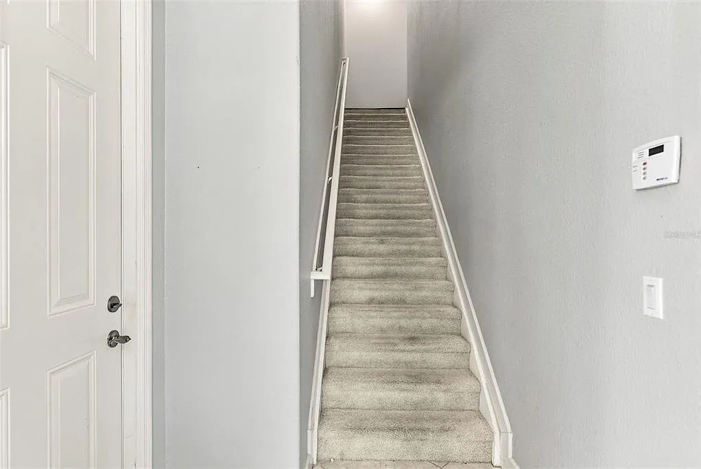 3 bed, 2.0 bath, 1801 sqft, $4,000 — Photo 4