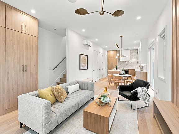 3rd image of 2509 Kitchener St #2