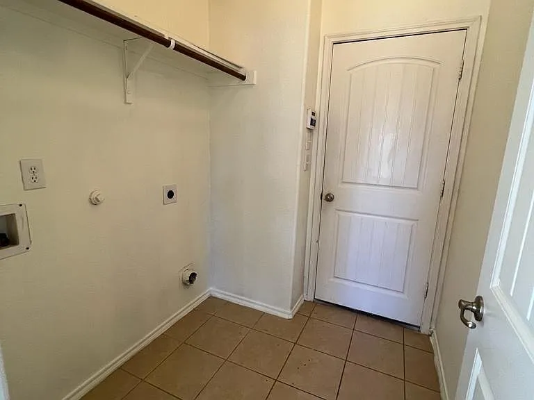1011 Meadow Green Ct — Photo 15