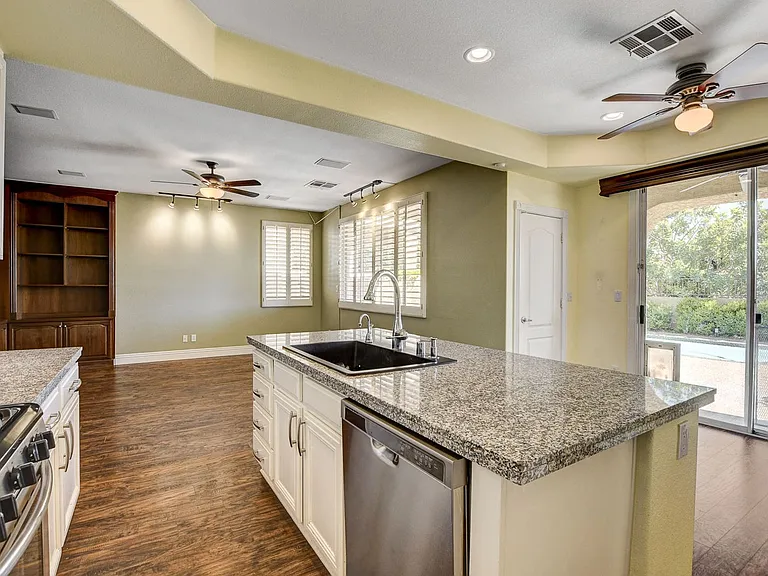 408 Silver Prairie Ct — Photo 24