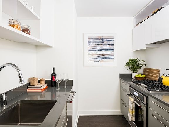 5th image of 181 Front St APT 3J