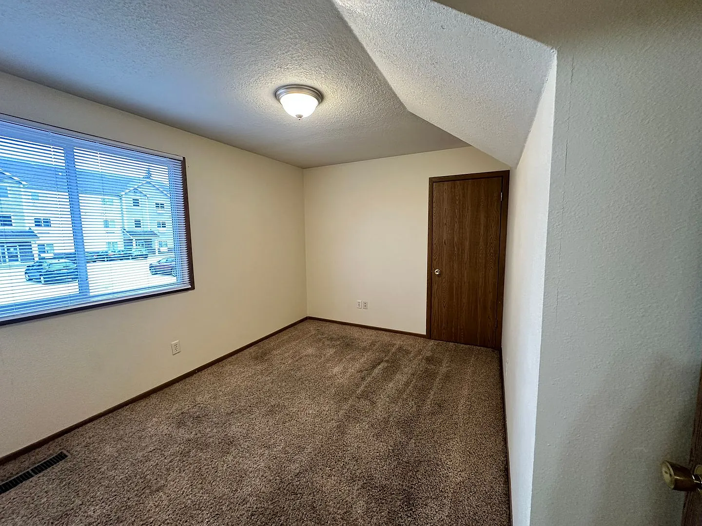 204 Jewel Drive — Photo 4