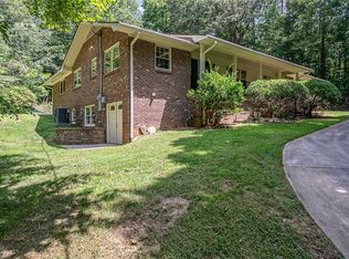 3951 Tonbridge Ln, Winston Salem, NC 27106