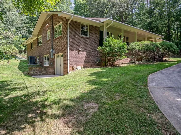 3951 Tonbridge Ln, Winston Salem, NC 27106