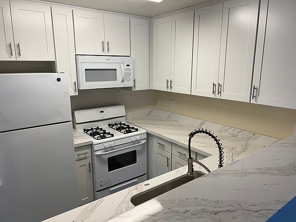 2nd image of 4746 11th Ave NE #2B-2Ba-930Sqft