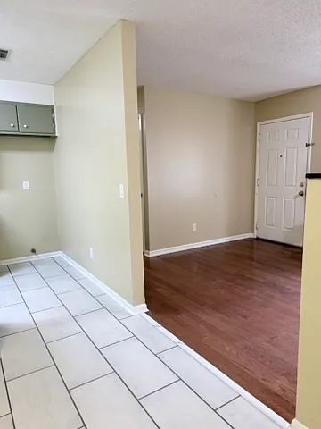 6460 Charleston Ct — Photo 6