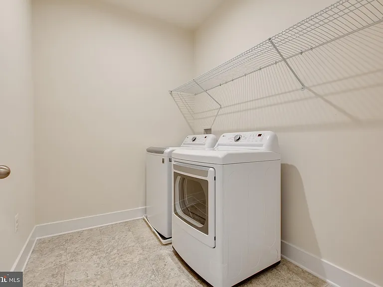 2546 Buckthorn Dr — Photo 38