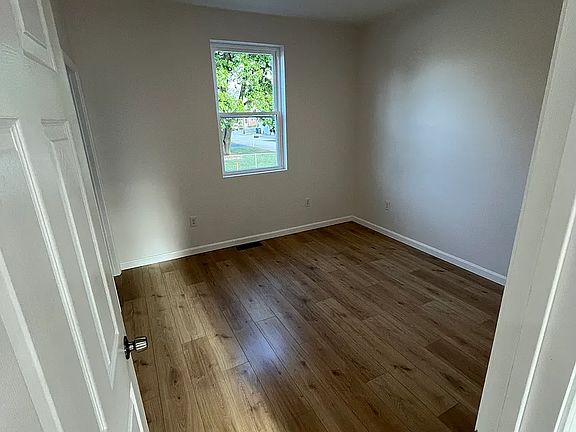 3rd image of 27 Newbury St #2
