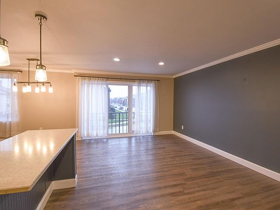 5th image of 9576 James St #A