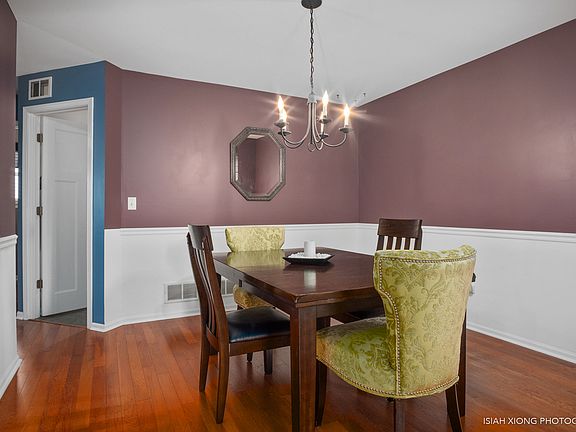 2nd image of 2415 Paradise Cir