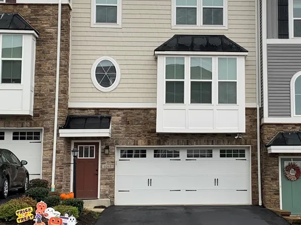 1217 Clear Springs Dr, Canonsburg, PA 15317