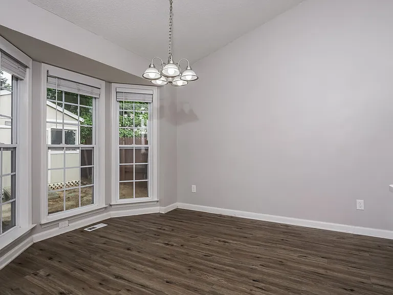 203 Zircon Ln — Photo 6