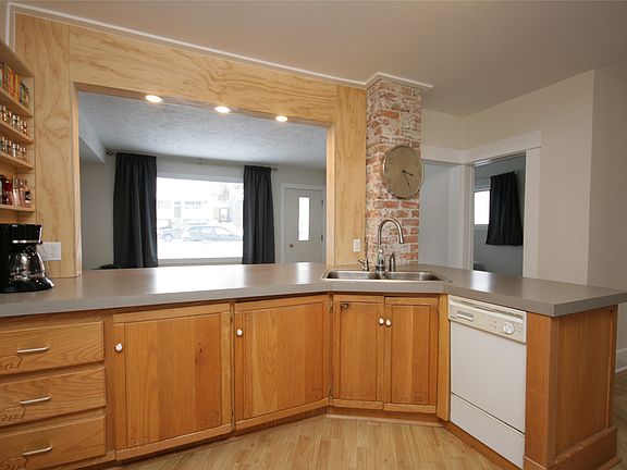 5th image of 960 Nicola St
