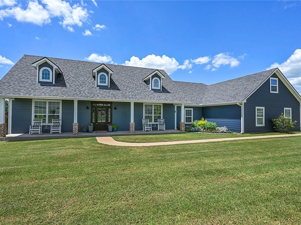 1st image of 831 Mimosa Ln