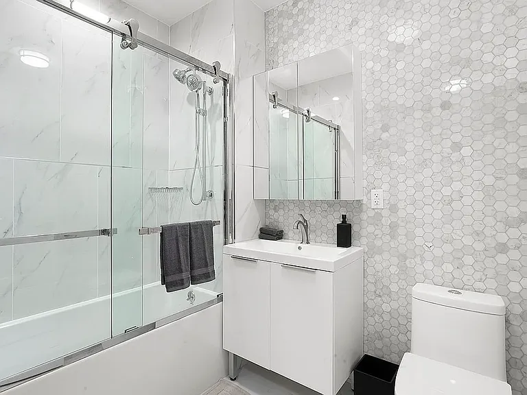 221 Sea Breeze Ave #10B — Photo 7