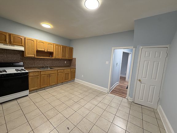 3rd image of 5502 Spring St