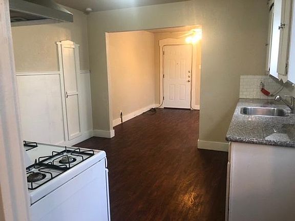 4th image of 216 Saint James St