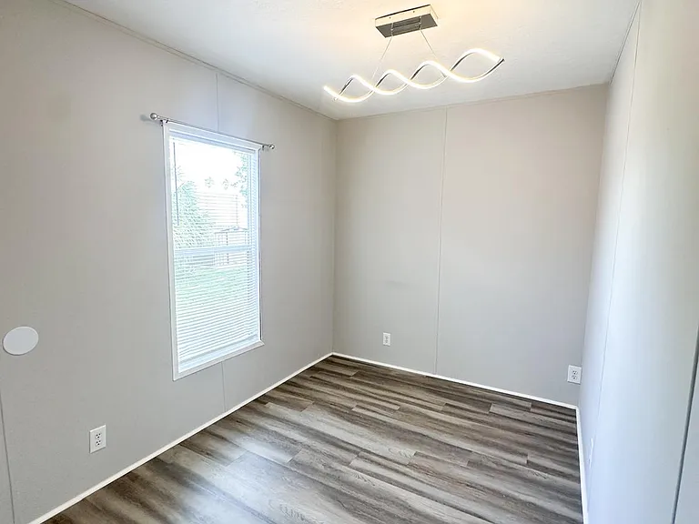 5119 NE 1st Ter — Photo 3