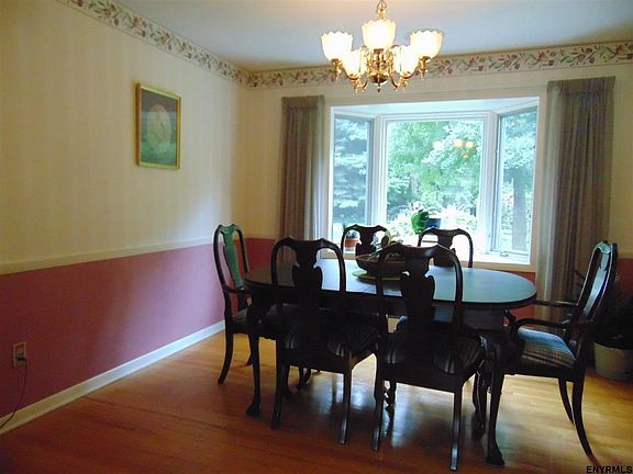 3rd image of 40 Sweet Brier Dr