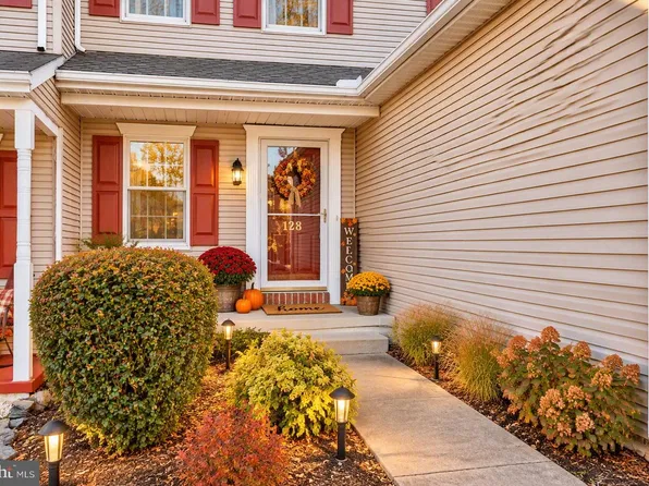 128 Palm Ln, Lebanon, PA 17042