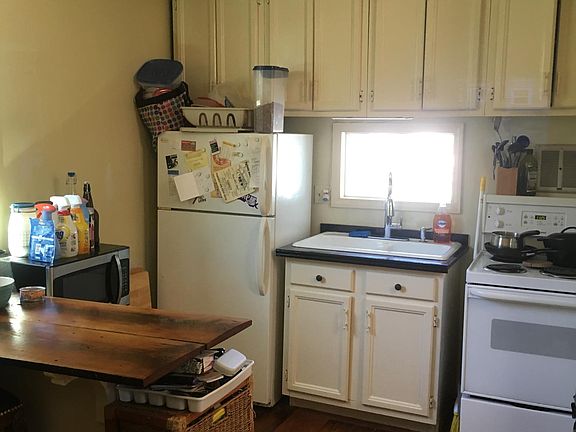 3rd image of 1415 Constantinople St #B