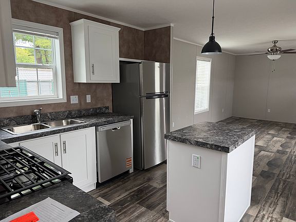 4th image of 1823 Steven Dr #243