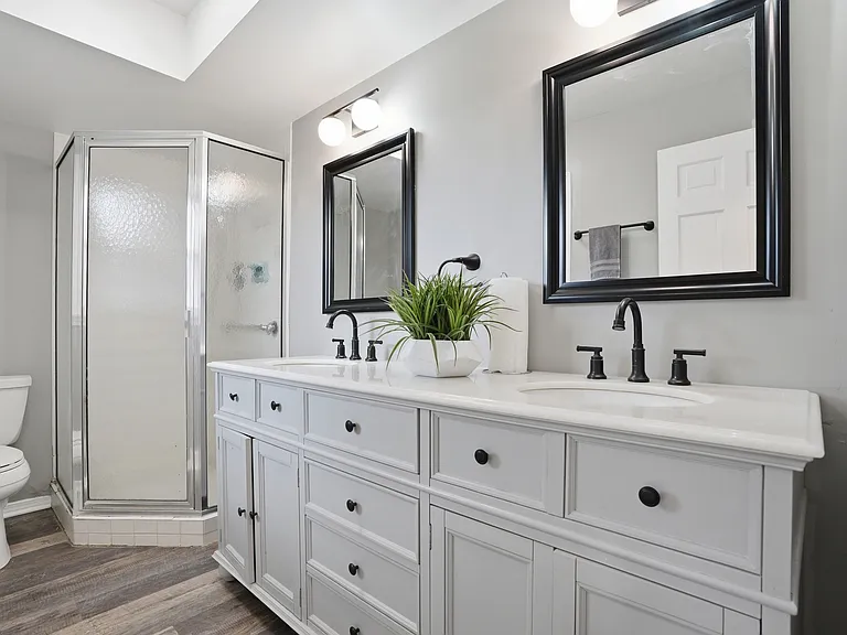 1865 W 64th Pl — Photo 17
