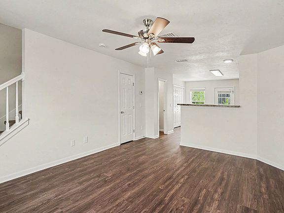 4th image of 8058 Logan Dr