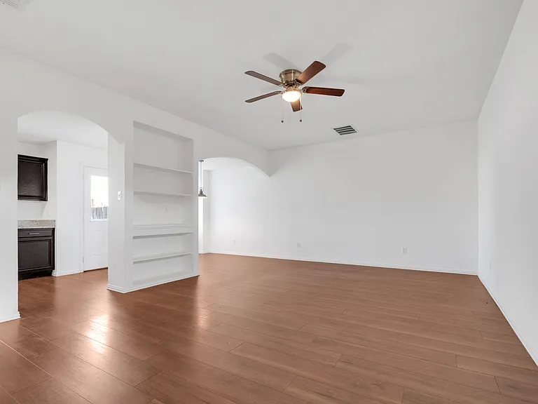 229 Irick Ct — Photo 2