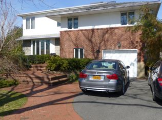 7 Glenwood Rd, Plainview, NY 11803