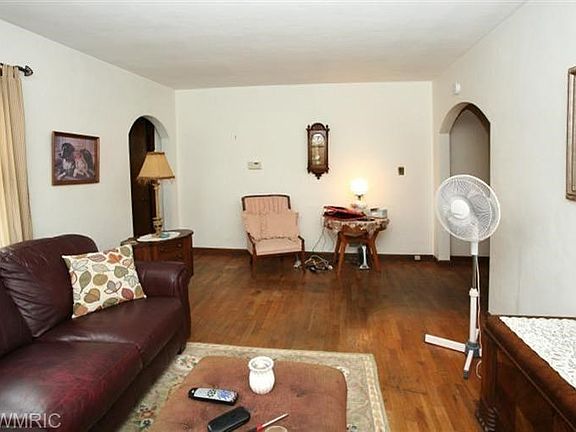 3rd image of 20 Pioneer St