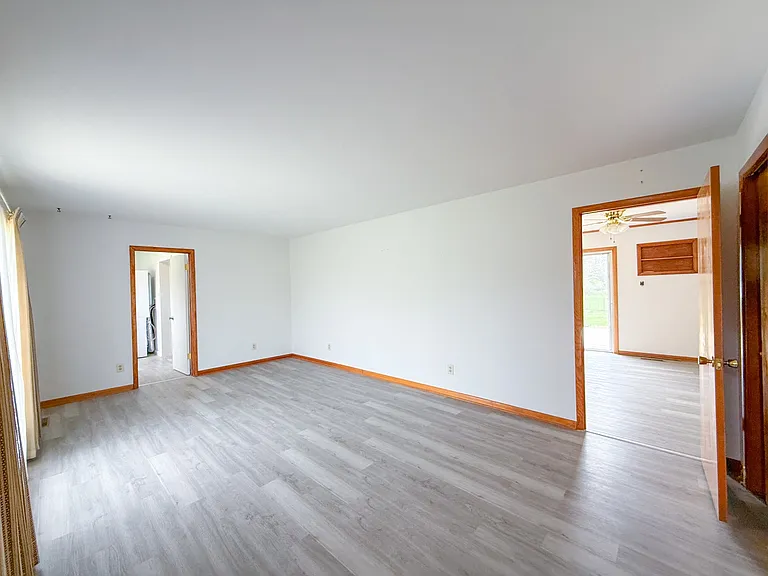 927 E Jefferson St — Photo 18