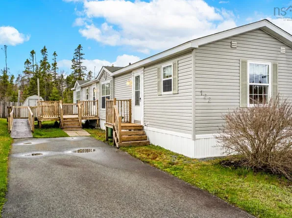 122 Juniper Cres, Halifax, NS B3G 1E1
