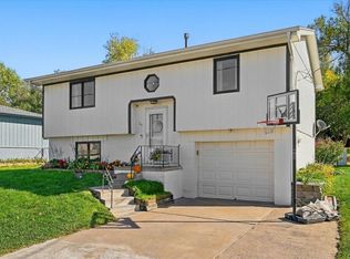 24 Countryside Dr, Treynor, IA 51575