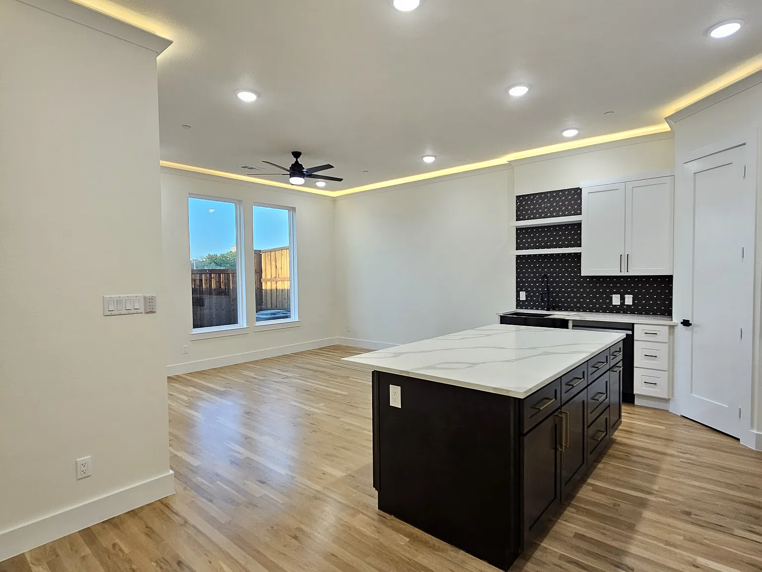 4 bed, 3.5 bath, 2180 sqft, $3,400 — Photo 2