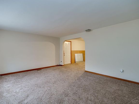 5th image of 3852 Dieckman Ln