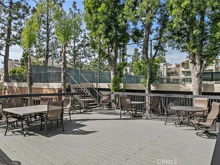 5500 Owensmouth Ave #317 — Photo 19