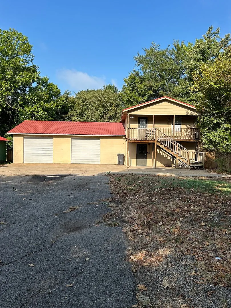 208 Tyler Rd — Photo 1