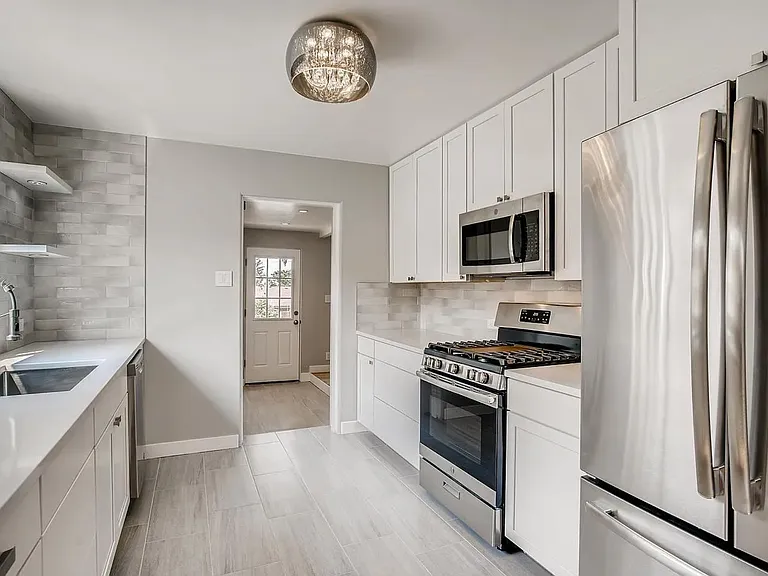 2275 W Gill Pl — Photo 11