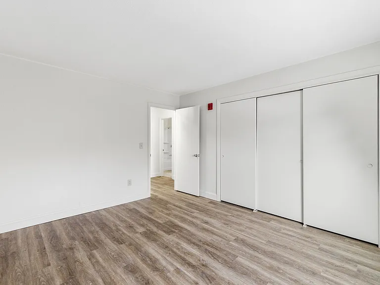 East Bay Apartments — Photo 8