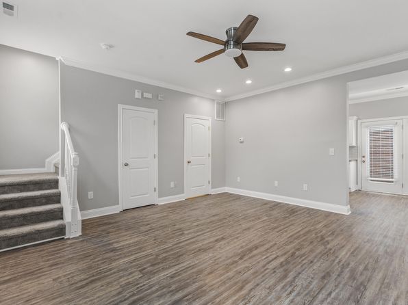 lexington-kentucky-446956486 picture