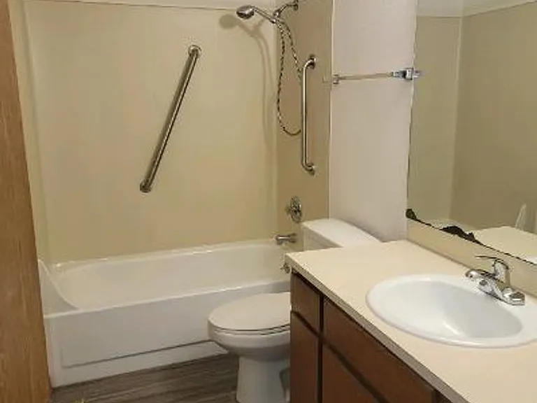 Whispering Pines Apartments — Photo 10